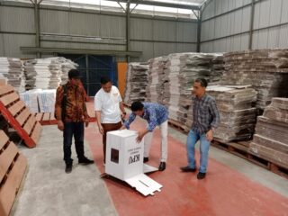 KPU dan Bawaslu Bangkalan Cek Kelengkapan Logistik Pemilu 2024