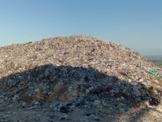 Daur Ulang Sampah Terkendala Anggaran, TPA Desa Kediaman Bupati Sumenep Menggunung