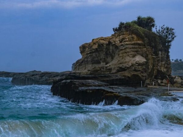 Pantai Klayar, Pacitan: Surga Tersembunyi di Ujung Jawa Timur