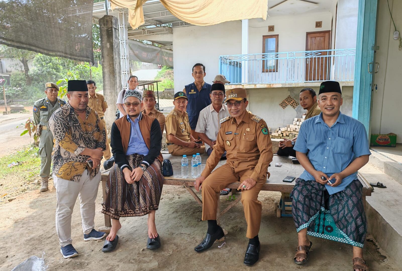 Tinjau Perbaikan Jalan Swadaya, Dewan dan Tokoh Kompak Ucapkan Terimakasih Bupati Pamekasan
