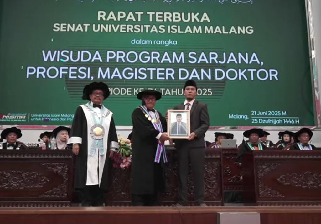 Tepat Tujuh Hari Berpulang, Ketua PCNU Pamekasan Wisuda Doktor Unisma Malang
