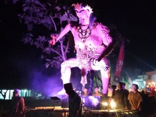 Mengenal Ogoh-ogoh Raja Kala Wisesa dan Kumbakarna yang Dipamerkan HIMA Al Ghafur
