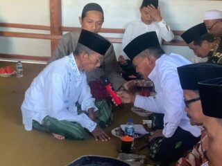 Terpaut 45 Tahun, Kakek di Pamekasan Nikahi Perempuan Tunawicara