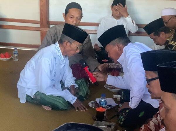 Terpaut 45 Tahun, Kakek di Pamekasan Nikahi Perempuan Tunawicara