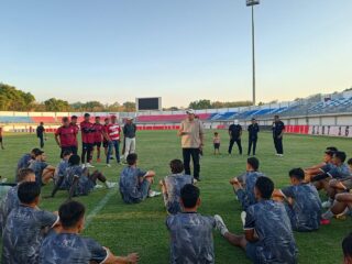 Target Puncaki Klasemen, Madura United FC Jajaki Rumput SGMRP Pamekasan