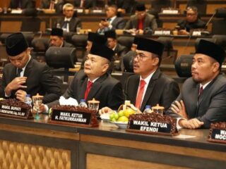 Khidmad, Anggota DPRD Bangkalan Dengarkan Pidato Kebangsaan HUT RI ke-80