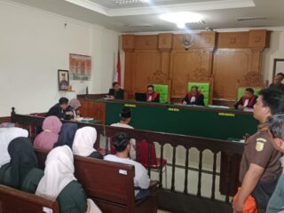 Sidang Dakwaan, Dua Terdakwa Kasus Penganiayaan di Geger Bangkalan Terancam 5 Tahun Penjara