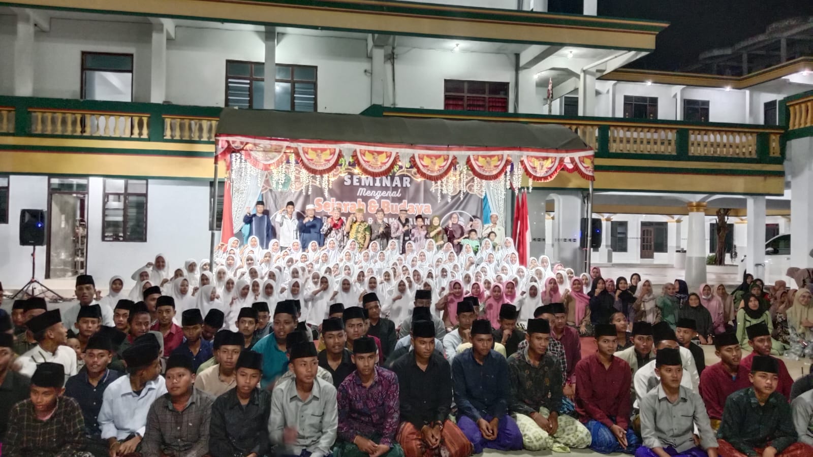 Santri Ponpes Hidayatullah Al-Muhajirin Belajar Sejarah dan Budaya Arosbaya-Bangkalan
