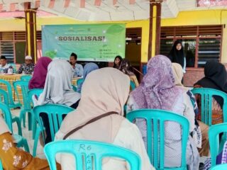 Mengurangi Sampah Plastik, Meningkatkan Kualitas Lingkungan: KKN UA Posko 31 Gelar Seminar Lingkungan di Desa Romben Guna