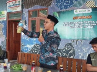KKN UA Posko 40 adakan Pelatihan Pestisida Organik Dorong Kemandirian Petani Desa Bajang