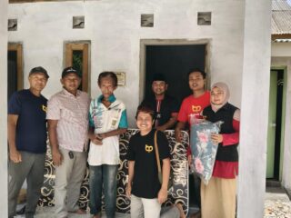 BIP Pamekasan Bangun Rumah Milik Zainuddin, Penerima: Barakah Bekerja di Masjid Satu Tahun Setengah