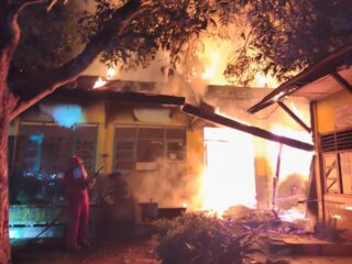 Empat Ruang SDN Potoan Daya 2 Pamekasan Ludes Terbakar, Siswa Belajar Dirumah Warga