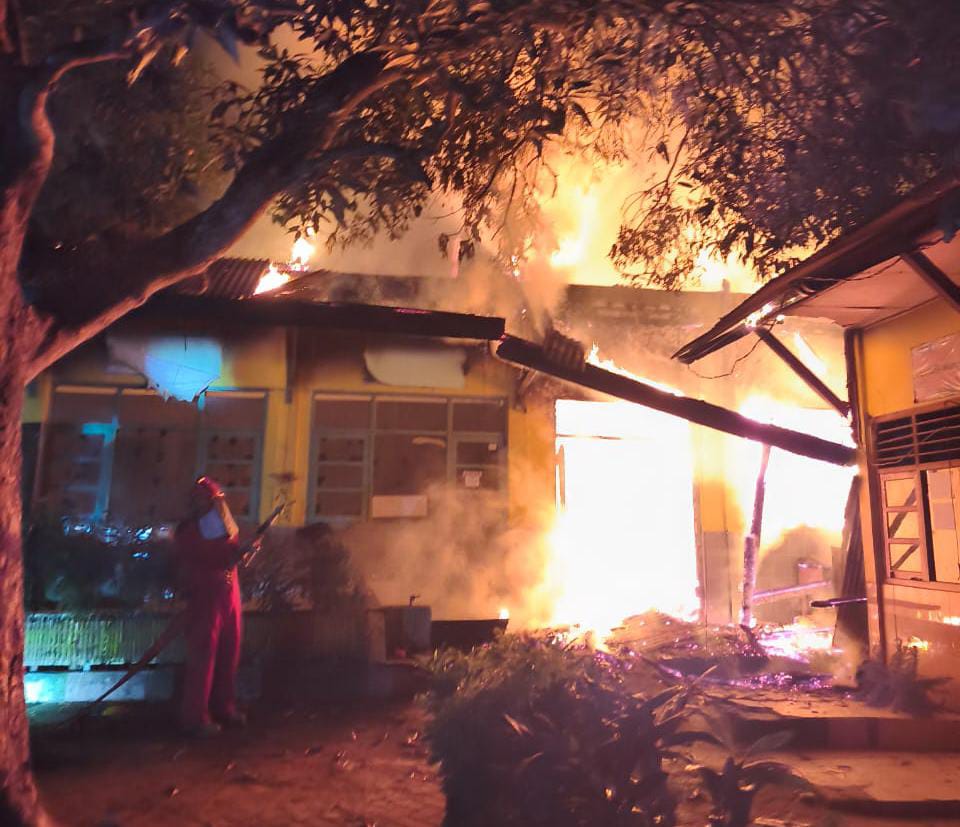 Empat Ruang SDN Potoan Daya 2 Pamekasan Ludes Terbakar, Siswa Belajar Dirumah Warga