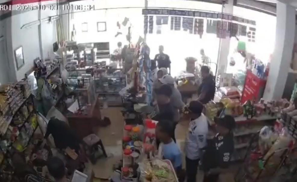 Emak-Emak di Pamekasan Lawan Satgas Rokok Ilegal, Sebut Haji Her dan Haji Sugik Bayar Pengaman