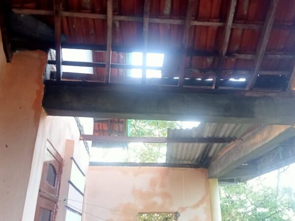 Hujan Disertai Angin Kencang Melanda Palengaan Pamekasan, Puluhan Rumah Warga Rusak