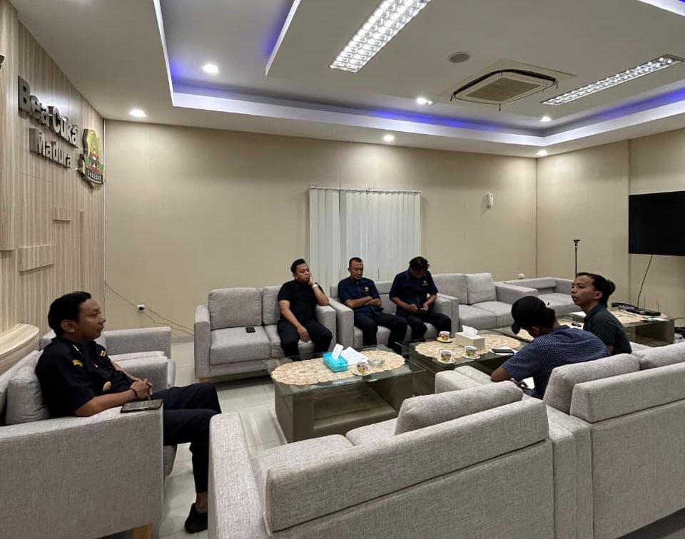 GARI Pamekasan Datangi Bea Cukai Madura, Minta Haji Her dan Haji Sugik Dipanggil