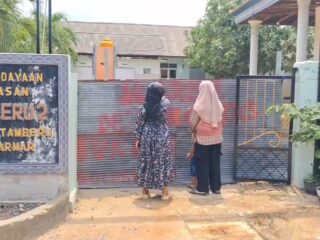 Kembali Disegel Ahli Waris, Siswa SDN Tamberu 2 Pamekasan Belajar Dirumah Warga