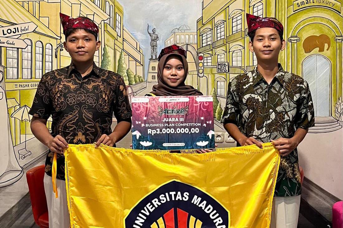Tiga Mahasiswa UNIRA Raih Juara Nasional Business Plan Competition di UNS Surakarta