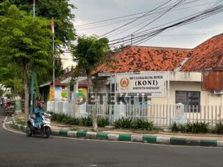 Ambil Formulir, Haji Faruk Nyatakan Nyalon Ketua KONI Pamekasan