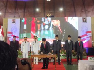 DPRD Pamekasan Gelar Rapat Paripurna Penyampaian Visi-Misi Bupati dan Wakil Bupati Pamekasan 2025-2030