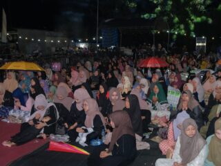 Diguyur Hujan, Ribuan Pemuda Pamekasan Hadiri Milad ke-1 Majelis Tangga Seribu