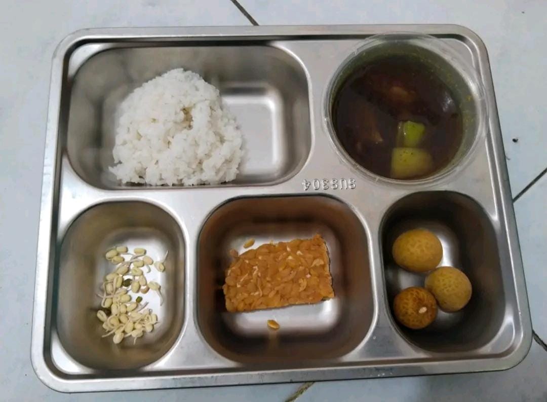 Diduga Tidak Sesuai Standar, Menu MBG SPPG Kangenan Pamekasan Dikeluhkan Guru