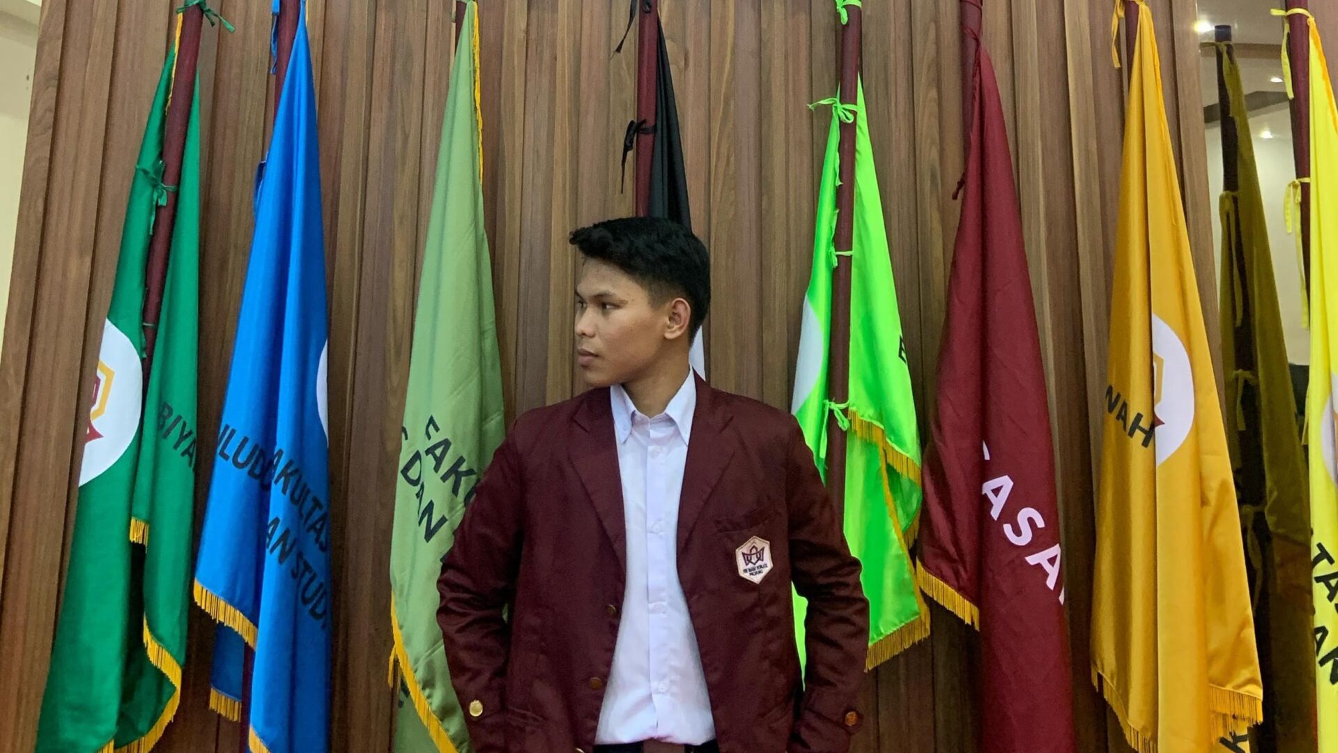 Hampa di Salareh Aia: Menatap Reruntuhan, Membaca Trauma di Balik Senyum Hangat