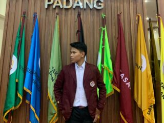 Hampa di Salareh Aia: Menatap Reruntuhan, Membaca Trauma di Balik Senyum Hangat