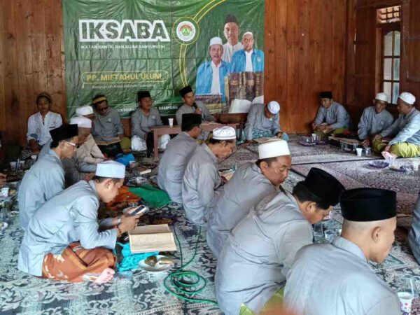 Perkuat Silaturahmi dan Ruhani, Alumni PPMU Banyuputih Sampang Istiqamah Hadiri Majelis Taklim IKSABA