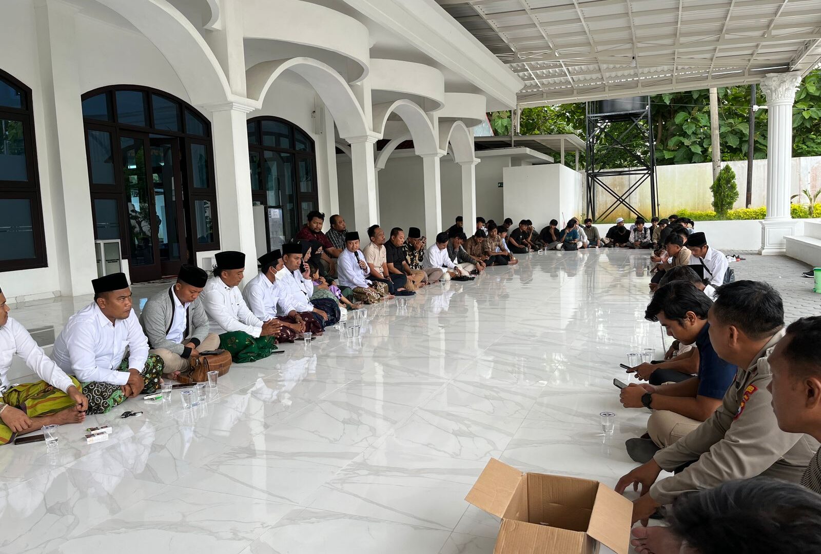 Minta Pelaku Ditangkap, Murid Korban Pembakaran Datangi Mapolres Pamekasan