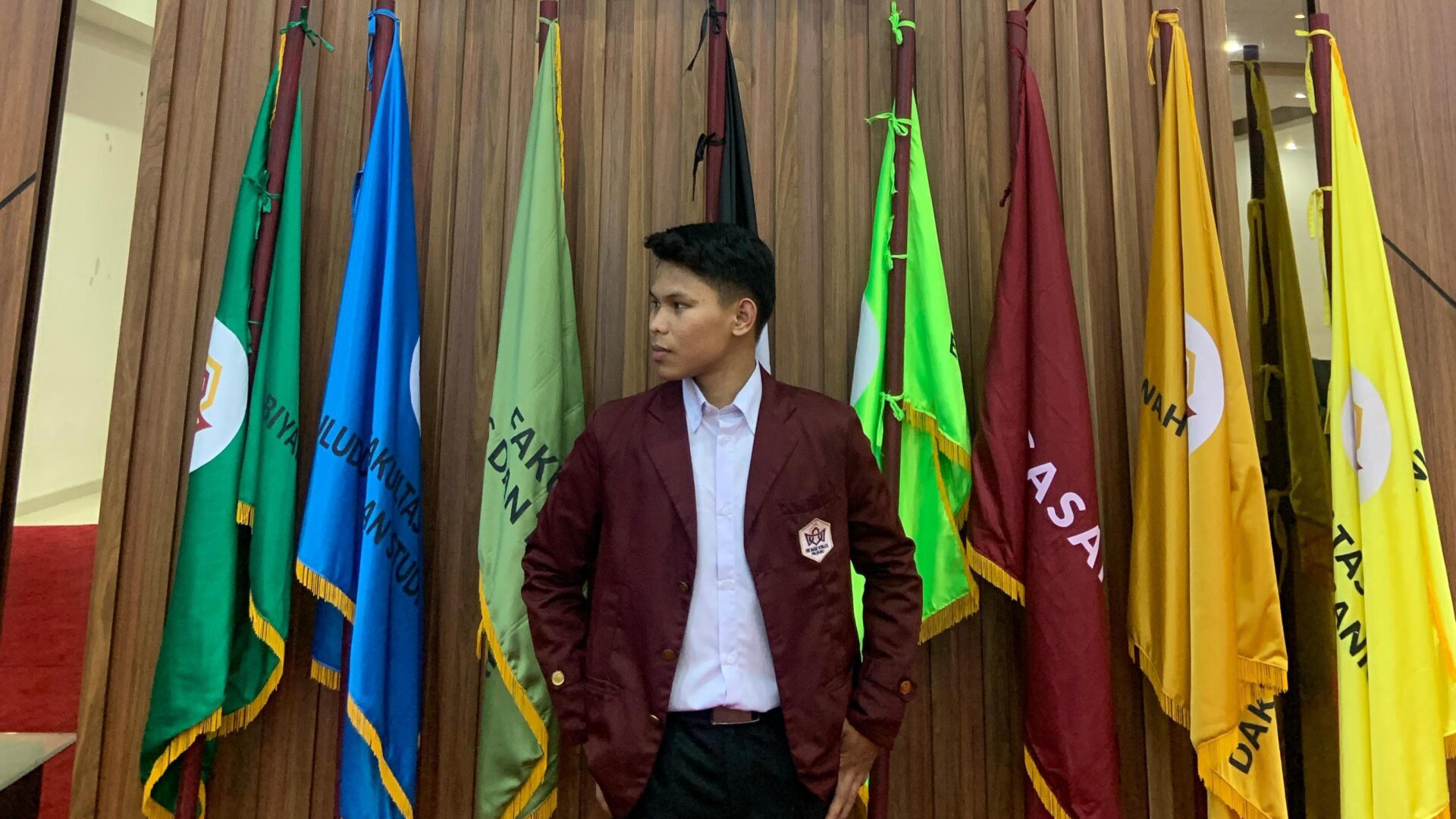 Hampa di Salareh Aia: Menatap Reruntuhan, Membaca Trauma di Balik Senyum Hangat