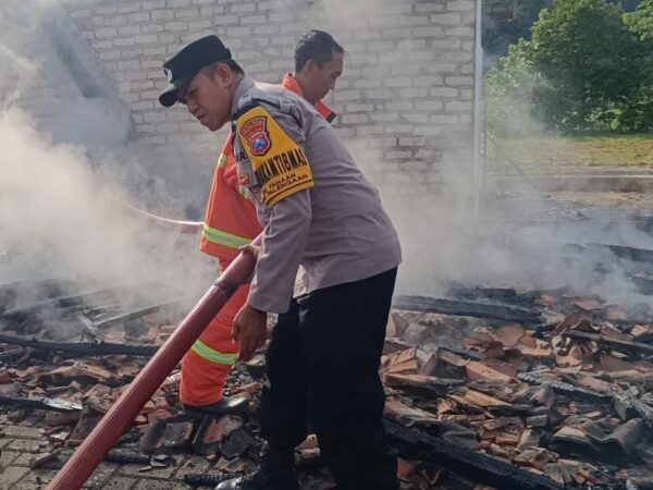 Ponpes MU Sumber Taman Pamekasan Alami Kebakaran, Delapan Kamar Santri Ludes