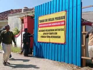 Mediasi Sengketa Lahan Mandek, Ahli Waris Segel SDN Balung 01