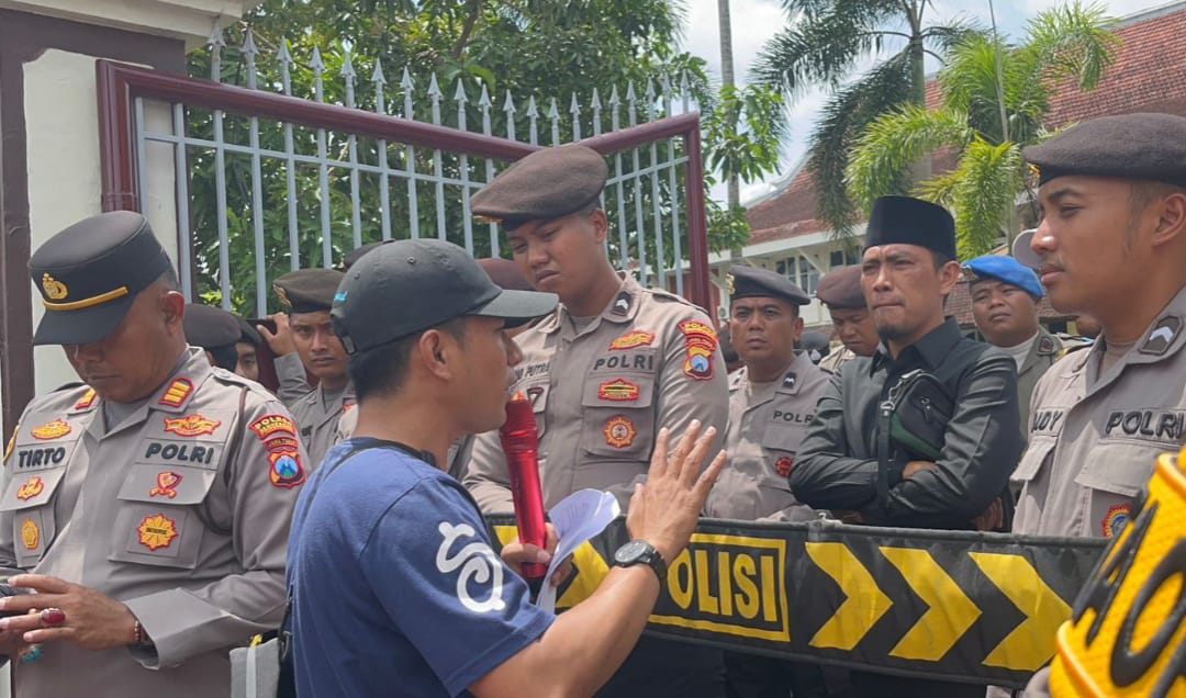 Aktivis Demo DPRD Pamekasan, Teriak Dugaan Jual Beli Program Pokir Rp25 Juta
