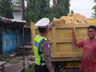 Polres Pamekasan Hanya Himbau Dump Truk Pengangkut Tambang Galian C