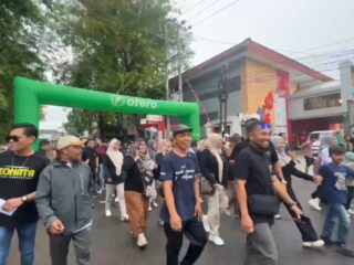 Antusias Masyarakat-SMSI Sumenep Ikuti JJS di Bawah Rintik Hujan