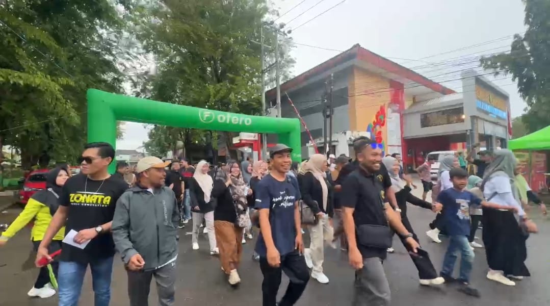 Antusias Masyarakat-SMSI Sumenep Ikuti JJS di Bawah Rintik Hujan