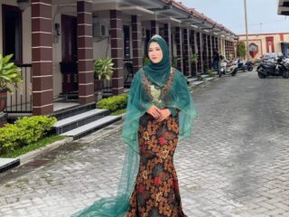 Kritik Jalan Rusak, Mahasiswi IAI Al-Khairat Pamekasan Juara Lomba Esai HPN dan HUT PWI