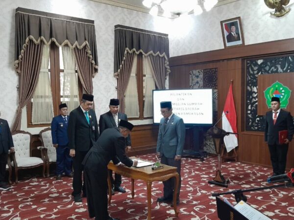 Dianggap Bisa Menjadi Koki, Bupati Pamekasan Lantik Taufikurrachman Sebagai Sekda