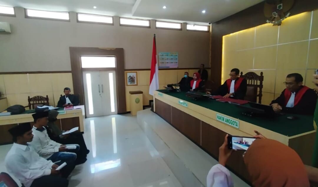 Tiga Pelaku Pembunuhan Ustaz Munahah Ikuti Sidang Perdana di PN Pamekasan