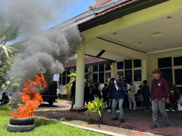 MBG Diduga Jadi Ladang Maling, PMII UIN Madura Pamekasan Demo Pemda