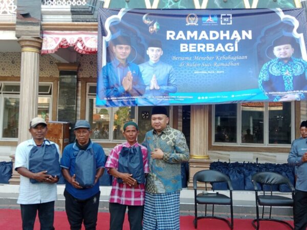 Berbagi dengan Ratusan Tukang Becak di Bangkalan, Ra Hasani Minta Doa untuk AHY hingga SBY