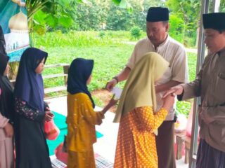 55 Anak Yatim Terima Santunan Ketua Dekopinda, Gerakan koperasi Sumenep dan Buka Puasa Bersama