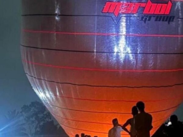 Aparat Diduga Kecolongan, Balon Petasan 'Marbol Group' Mengudara di Pamekasan