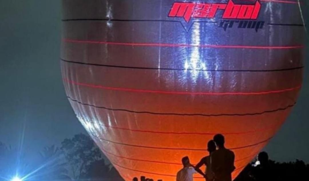 Aparat Diduga Kecolongan, Balon Petasan 'Marbol Group' Mengudara di Pamekasan