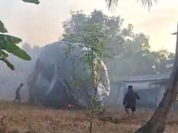 Berisi Petasan, Balon Udara Raksasa Jatuh di Pemukiman Warga Pamekasan