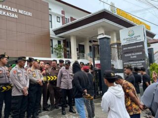 Formaasi dan TPF-N Demo Kejari Pamekasan, Ungkap Kasus KONI Hingga Kerugian Perpus
