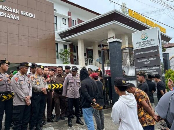 Formaasi dan TPF-N Demo Kejari Pamekasan, Ungkap Kasus KONI Hingga Kerugian Perpus