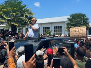 Pulang Dari KPK, Haji Her Disambut Ribuan Petani Tembakau Pamekasan