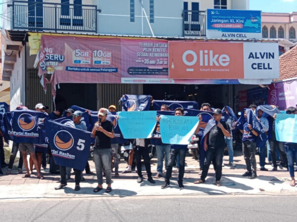 Respons Pemberitaan Political Merger, DPD NasDem Pamekasan Gelar Demo
